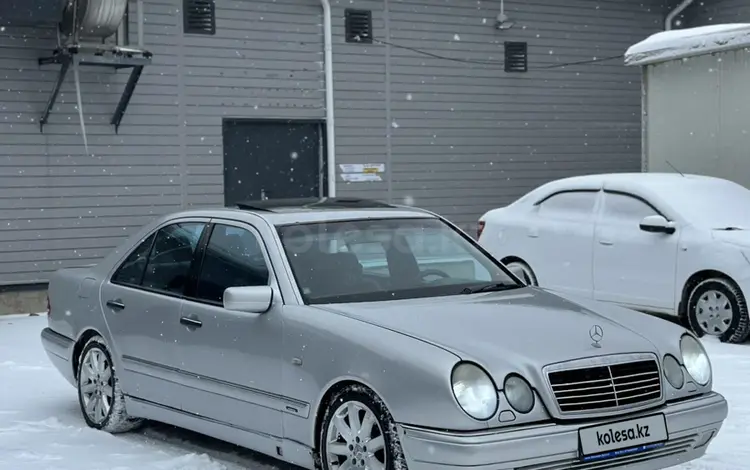 Mercedes-Benz E 320 1998 годаfor2 950 000 тг. в Астана