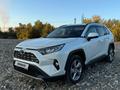 Toyota RAV4 2021 года за 15 500 000 тг. в Усть-Каменогорск – фото 2