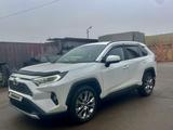 Toyota RAV4 2021 года за 16 900 000 тг. в Петропавловск – фото 3
