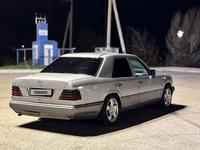 Mercedes-Benz E 220 1993 года за 1 600 000 тг. в Тараз