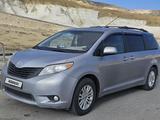 Toyota Sienna 2013 годаfor11 000 000 тг. в Атырау