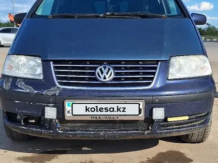 Volkswagen Sharan 2002 года за 2 300 000 тг. в Актобе – фото 2