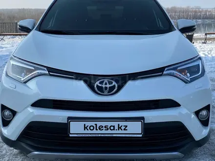 Toyota RAV4 2017 года за 13 500 000 тг. в Павлодар