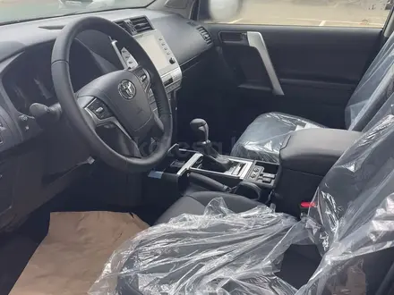 Toyota Land Cruiser Prado 2023 года за 32 500 000 тг. в Актобе – фото 2