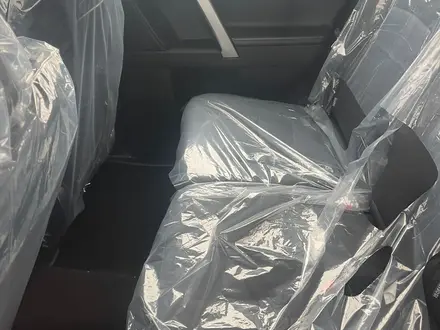 Toyota Land Cruiser Prado 2023 года за 32 500 000 тг. в Актобе – фото 9