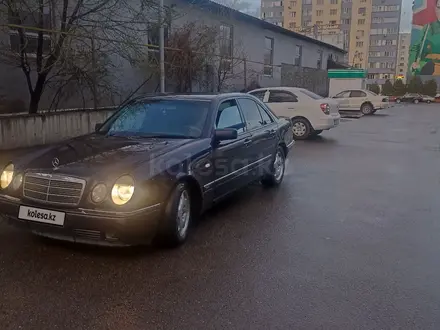 Mercedes-Benz E 320 1998 года за 2 500 000 тг. в Алматы – фото 6