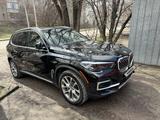 BMW X5 2021 года за 41 000 000 тг. в Алматы – фото 2