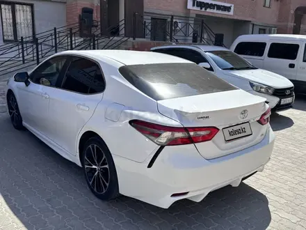 Toyota Camry 2018 года за 9 000 000 тг. в Актау – фото 3