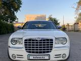 Chrysler 300C 2006 года за 5 000 000 тг. в Шымкент – фото 2
