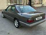 Mercedes-Benz E 220 1992 года за 3 200 000 тг. в Алматы – фото 2