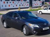 Toyota Camry 2010 года за 7 800 000 тг. в Шымкент – фото 2