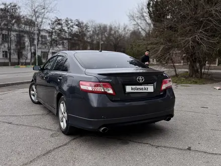 Toyota Camry 2011 года за 7 800 000 тг. в Шымкент – фото 3