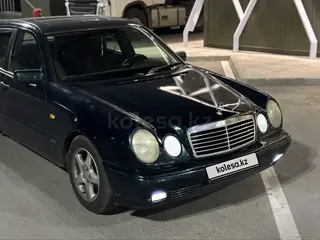 Mercedes-Benz E 230