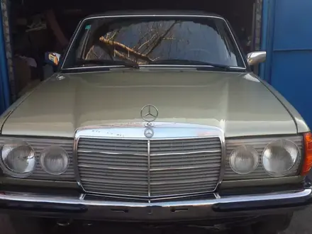 Mercedes-Benz E 250 1981 года за 2 200 000 тг. в Костанай