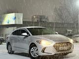 Hyundai Elantra 2017 годаfor7 500 000 тг. в Алматы – фото 2