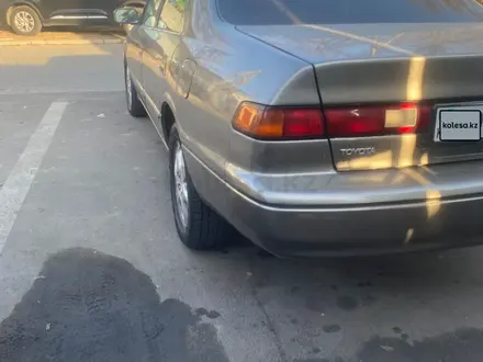 Toyota Camry 1999 года за 2 600 000 тг. в Алматы – фото 13