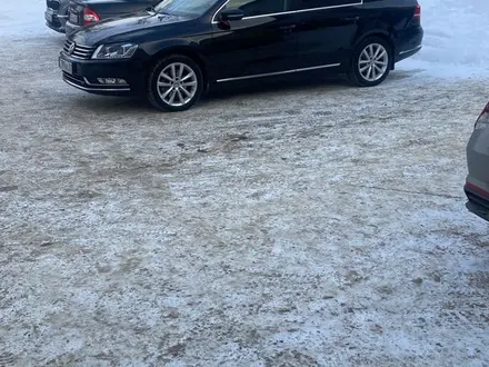 Volkswagen Passat 2014 года за 6 900 000 тг. в Уральск – фото 3