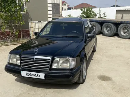 Mercedes-Benz E 280 1995 года за 2 500 000 тг. в Актау – фото 2