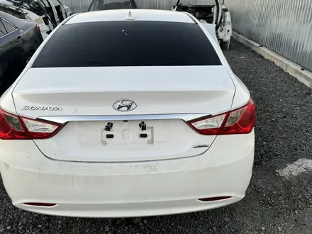 Hyundai Sonata 2010 года за 2 555 555 тг. в Атырау – фото 3