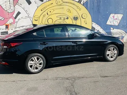 Hyundai Elantra 2018 года за 5 200 000 тг. в Алматы – фото 3