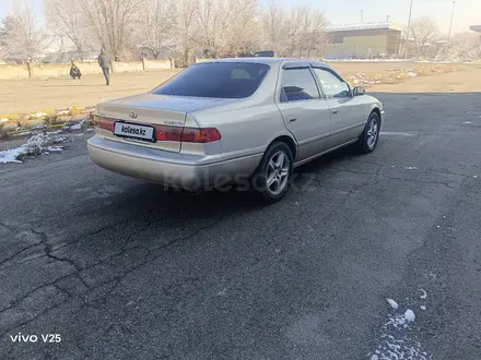 Toyota Camry 2000 года за 3 700 000 тг. в Алматы – фото 4