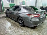 Toyota Camry 2018 года за 11 500 000 тг. в Павлодар – фото 2