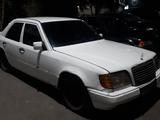 Mercedes-Benz E 200 1995 годаfor900 000 тг. в Павлодар