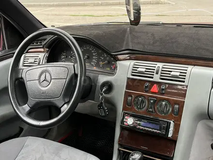 Mercedes-Benz E 230 1995 года за 3 200 000 тг. в Алматы – фото 17