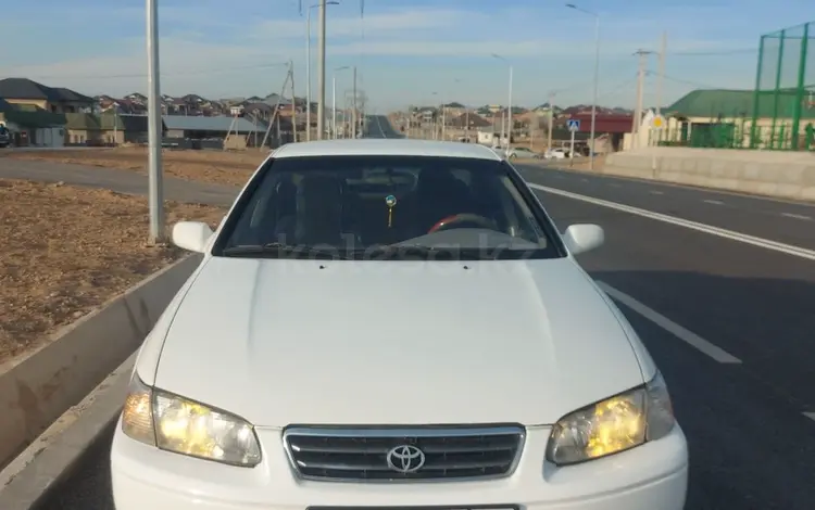Toyota Camry 2000 года за 3 500 000 тг. в Шымкент