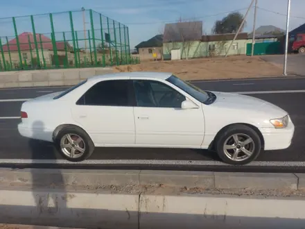 Toyota Camry 2000 года за 3 500 000 тг. в Шымкент – фото 2