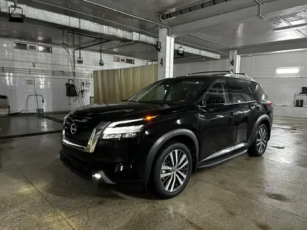 Nissan Pathfinder 2022 года за 26 000 000 тг. в Астана