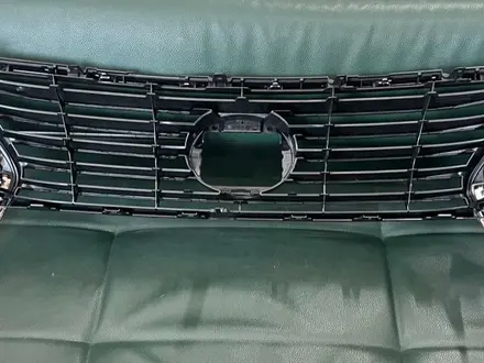 Решетка радиатора Lexus RX 350 12-15г Taiwan за 90 000 тг. в Алматы – фото 2