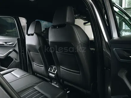 Skoda Karoq Sportline II 2026 года за 17 590 000 тг. в Алматы – фото 18