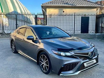 Toyota Camry 2022 года за 13 000 000 тг. в Шымкент