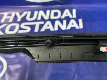 Накладка переднего левого крыла Hyundai Sonata DN8 за 55 500 тг. в Костанай