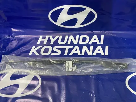 Накладка переднего левого крыла Hyundai Sonata DN8 за 55 500 тг. в Костанай – фото 3