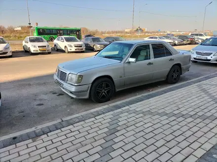 Mercedes-Benz E 200 1994 года за 1 650 000 тг. в Алматы – фото 2