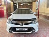 Toyota Camry 2016 года за 11 900 000 тг. в Туркестан – фото 2