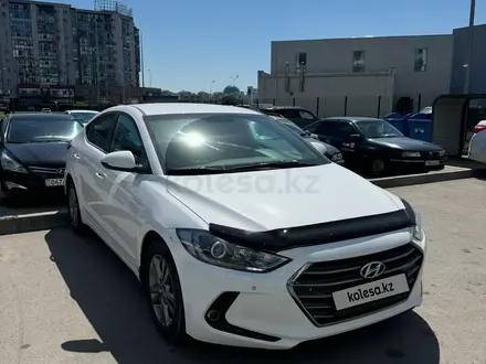 Hyundai Elantra 2018 года за 7 500 000 тг. в Астана