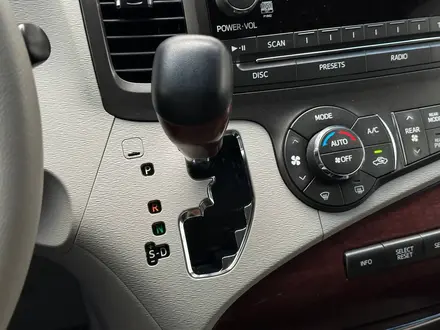Toyota Sienna 2011 года за 11 800 000 тг. в Атырау – фото 23