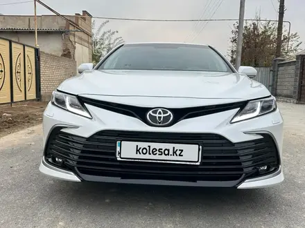 Toyota Camry 2021 года за 17 500 000 тг. в Жетысай