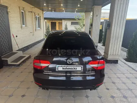 Skoda Superb 2014 года за 7 500 000 тг. в Алматы – фото 4