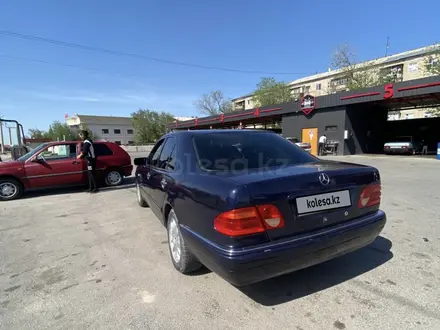 Mercedes-Benz E 320 1996 года за 2 000 000 тг. в Тараз – фото 4