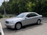 Mercedes-Benz C 240 2001 года за 3 650 000 тг. в Усть-Каменогорск – фото 2