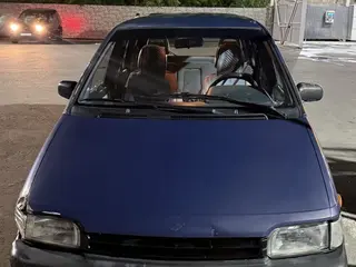 Nissan Prairie, 1992