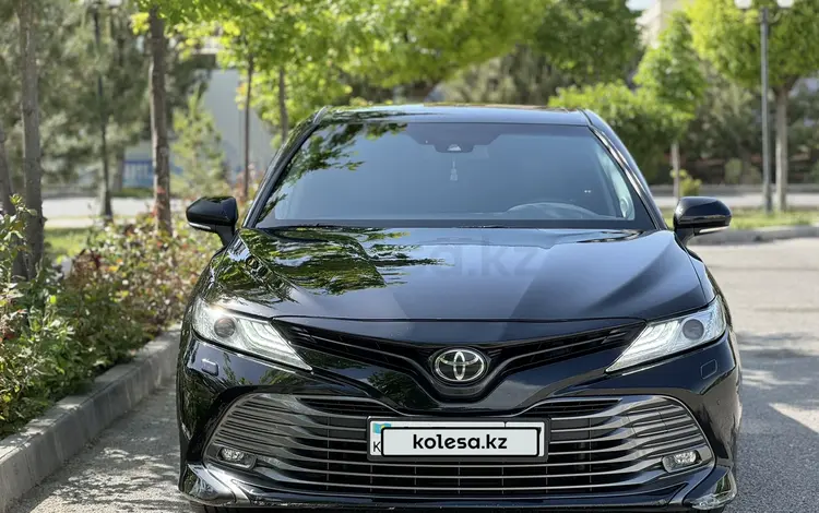Toyota Camry 2020 года за 14 300 000 тг. в Шымкент