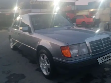 Mercedes-Benz E 230 1992 года за 2 100 000 тг. в Тараз – фото 4