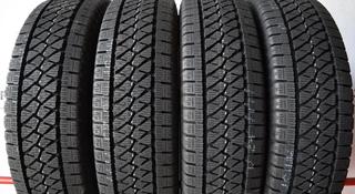 Шины Bridgestone 195/70/r15c W995 за 49 200 тг. в Алматы