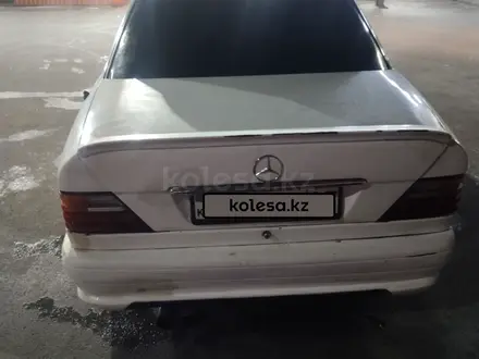 Mercedes-Benz E 220 1993 года за 1 550 000 тг. в Алматы – фото 2