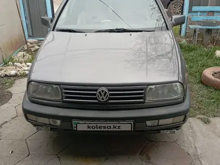 Volkswagen Vento 1993 года за 1 700 000 тг. в Алматы